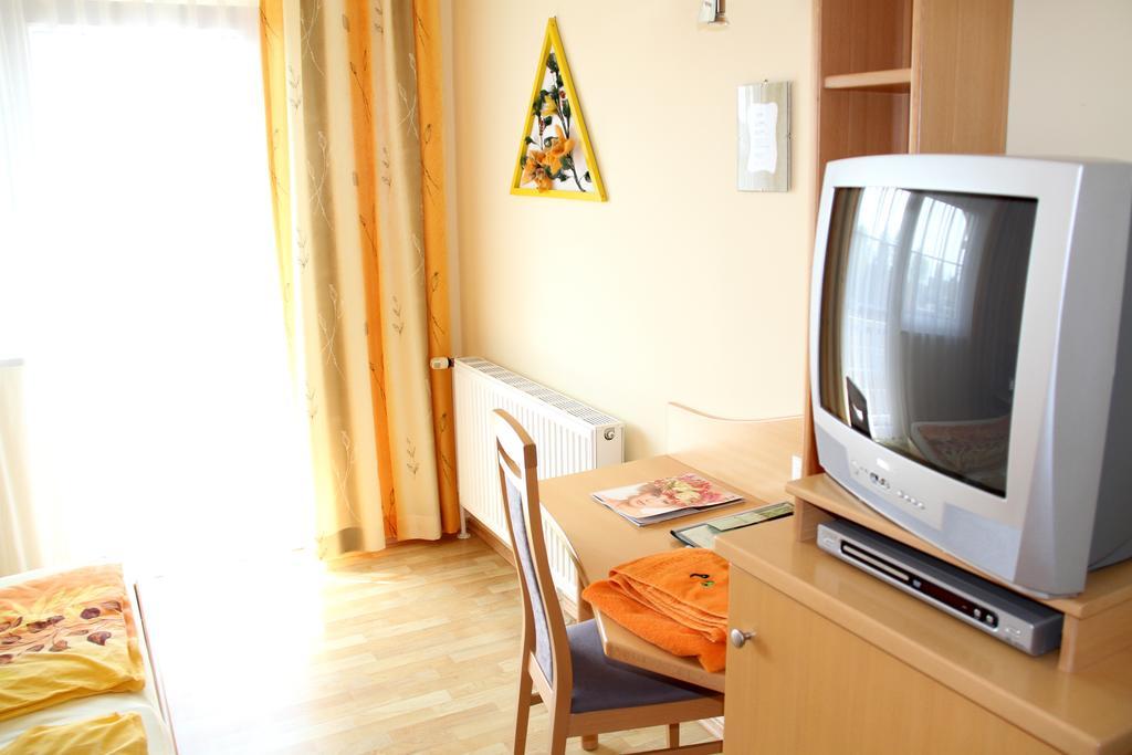 Gaestehaus Lokalaugenschein Podersdorf am See Phòng bức ảnh