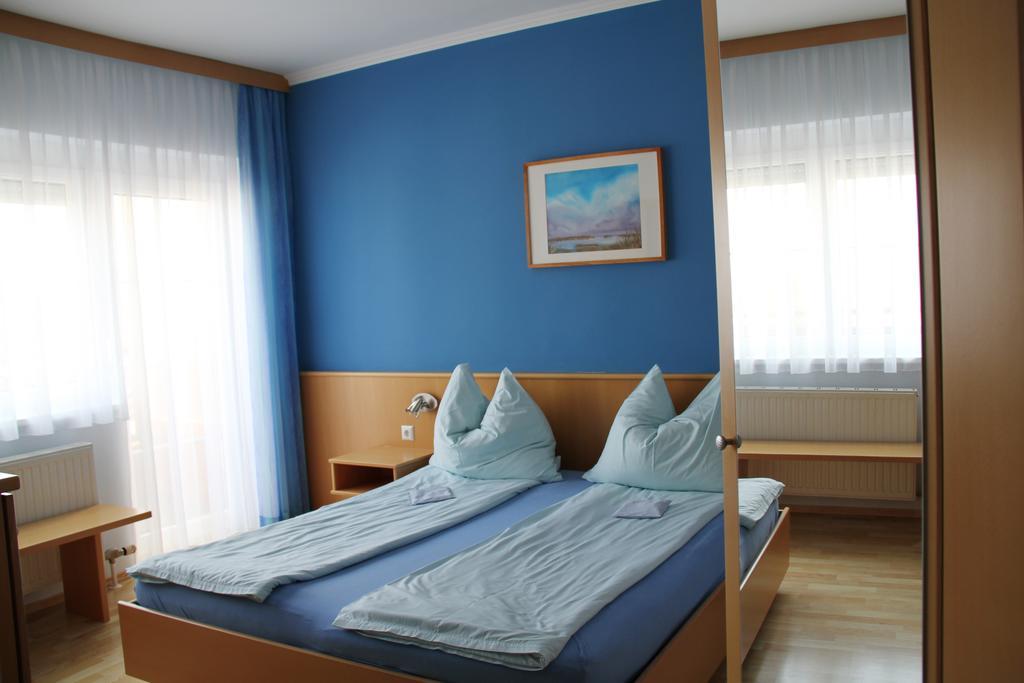 Gaestehaus Lokalaugenschein Podersdorf am See Phòng bức ảnh